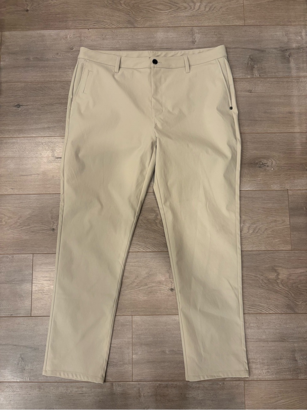 Vuori Pants Mens 38x30 Beige Cascade Tech V427 Performance Stretch Golf